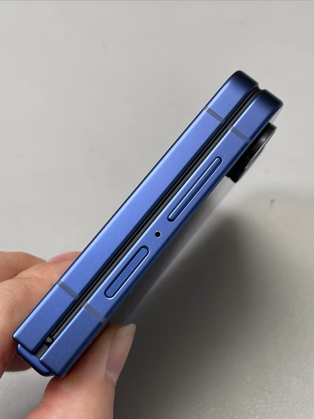 Global Samsung Galaxy Z Flip7 5G 6.9" 50MP Exynos 2500 4300mAh Android Google Color Random color Storage Capacity 12+512GB - Image 10