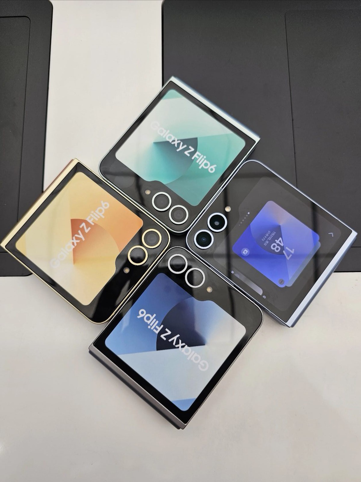 Global Samsung Galaxy Z Flip6 5G 6.7" 50MP Snapdragon 8 Gen 3 4000mAh Android Color Random color Storage Capacity 512GB