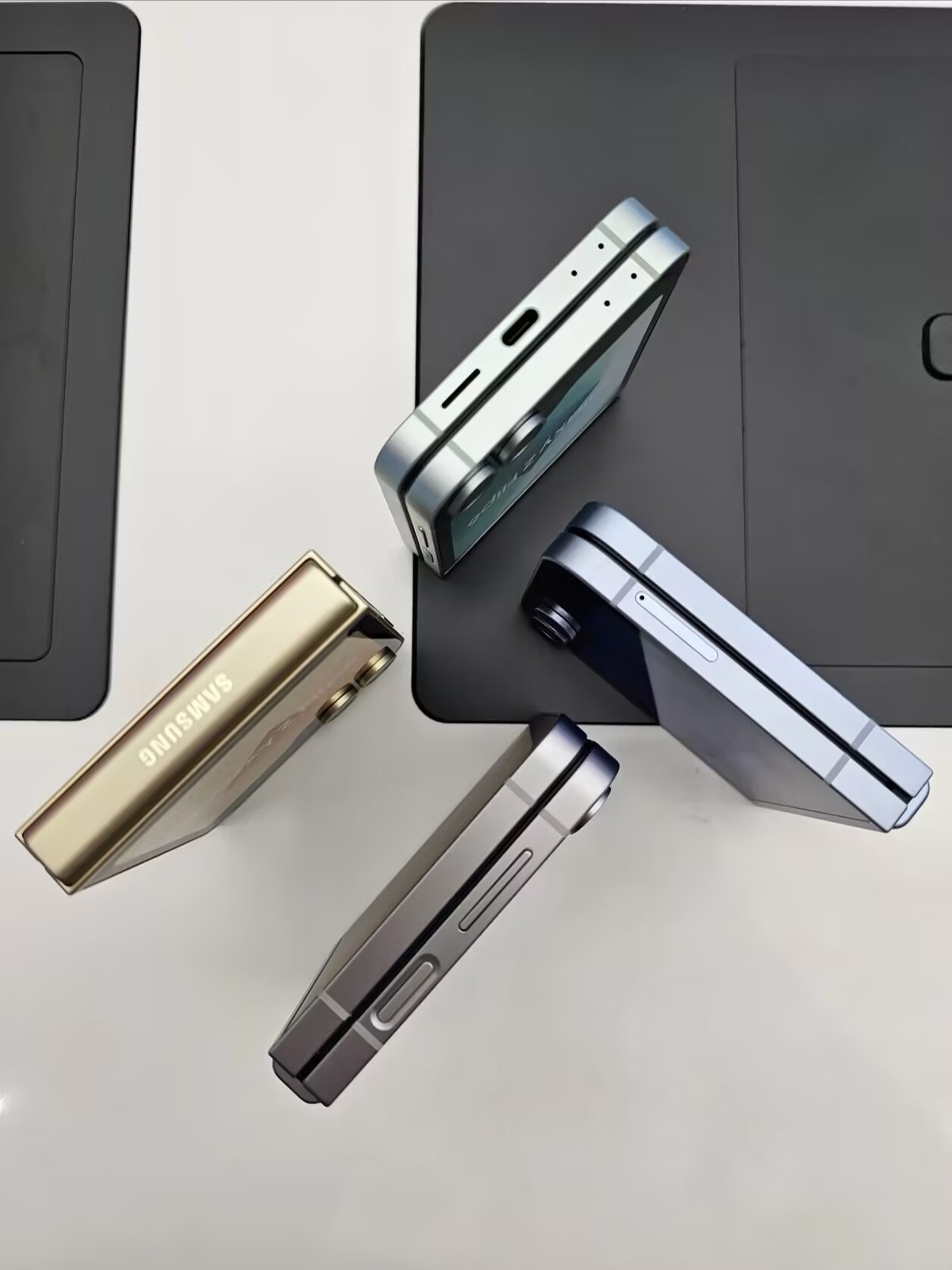 Global Samsung Galaxy Z Flip6 5G 6.7" 50MP Snapdragon 8 Gen 3 4000mAh Android Color Random color Storage Capacity 512GB - Image 4