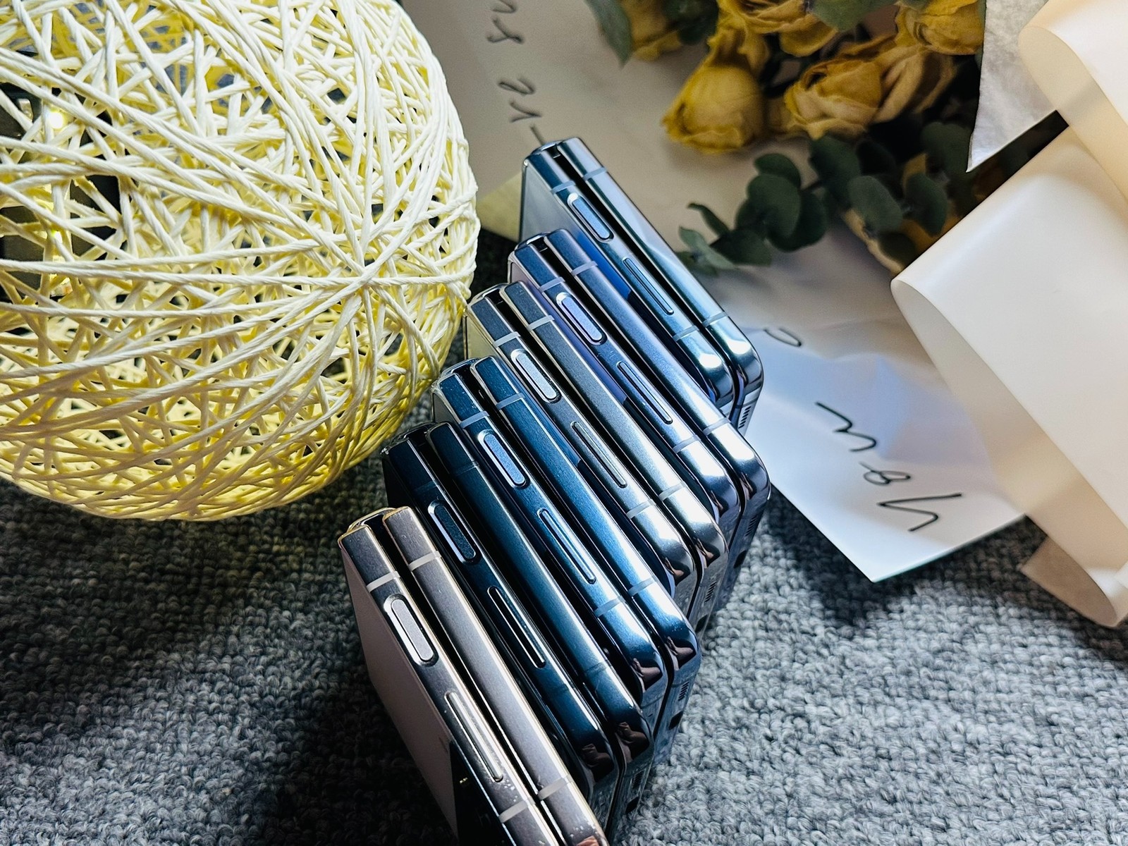 Global Foldable Samsung Galaxy Z Flip4 Android Unlocked 5G 256/512GB Smartphone Color please note the color Storage Capacity 8+256GB - Image 7