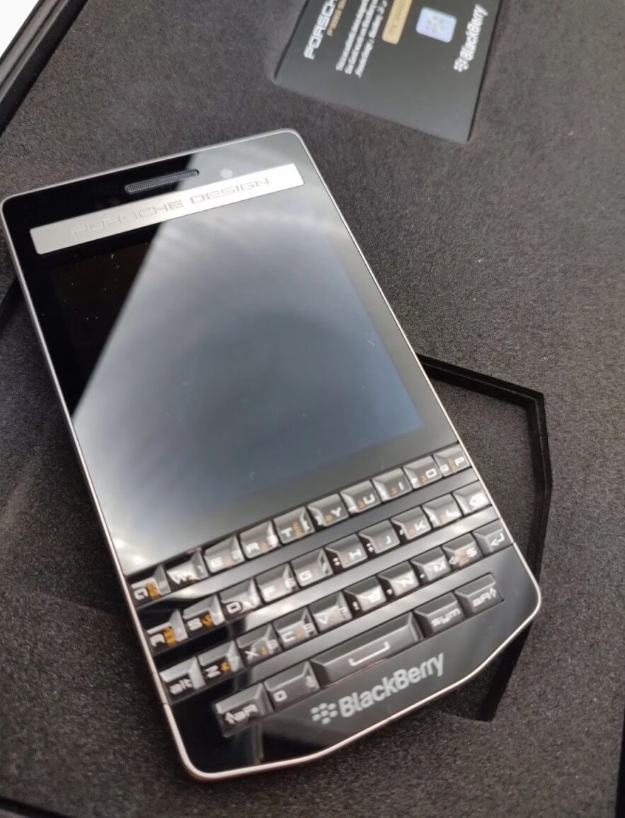 BlackBerry Porsche Design P9983 - 64 GB - Black smartphone Color Black - Image 3