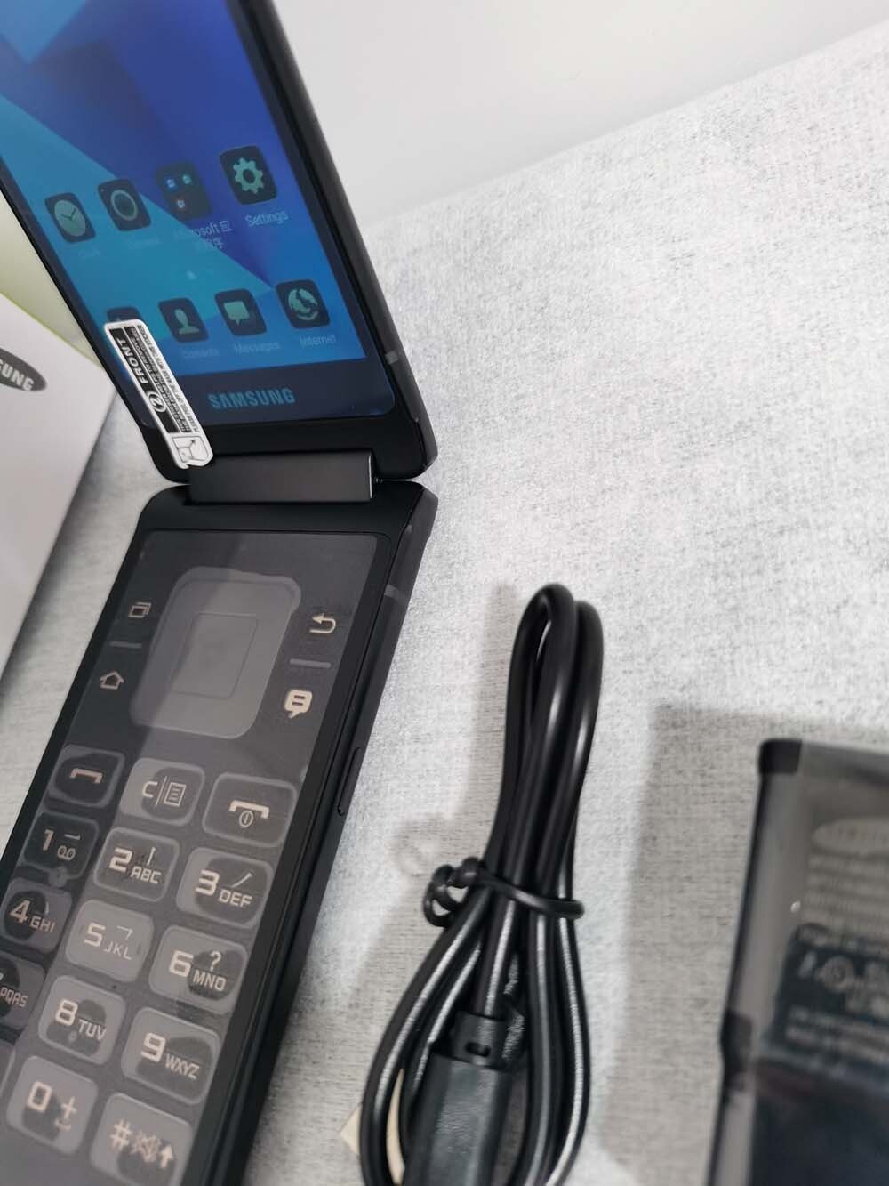 Samsung SM-G9298 Dual sim Android 4+64GB Clamshellphone - Image 6