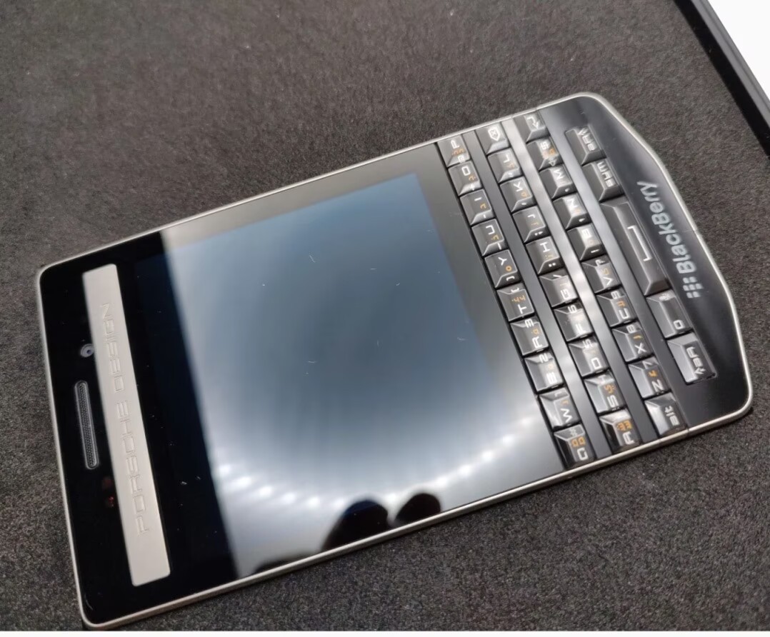 BlackBerry Porsche Design P9983 - 64 GB - Black smartphone Color Black - Image 9