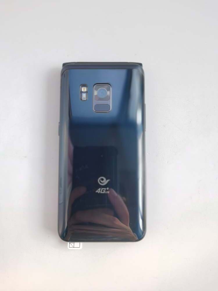 Original Samsung SM-W2017 Unlocked Android Flip Mobilephone Color silver - Image 8