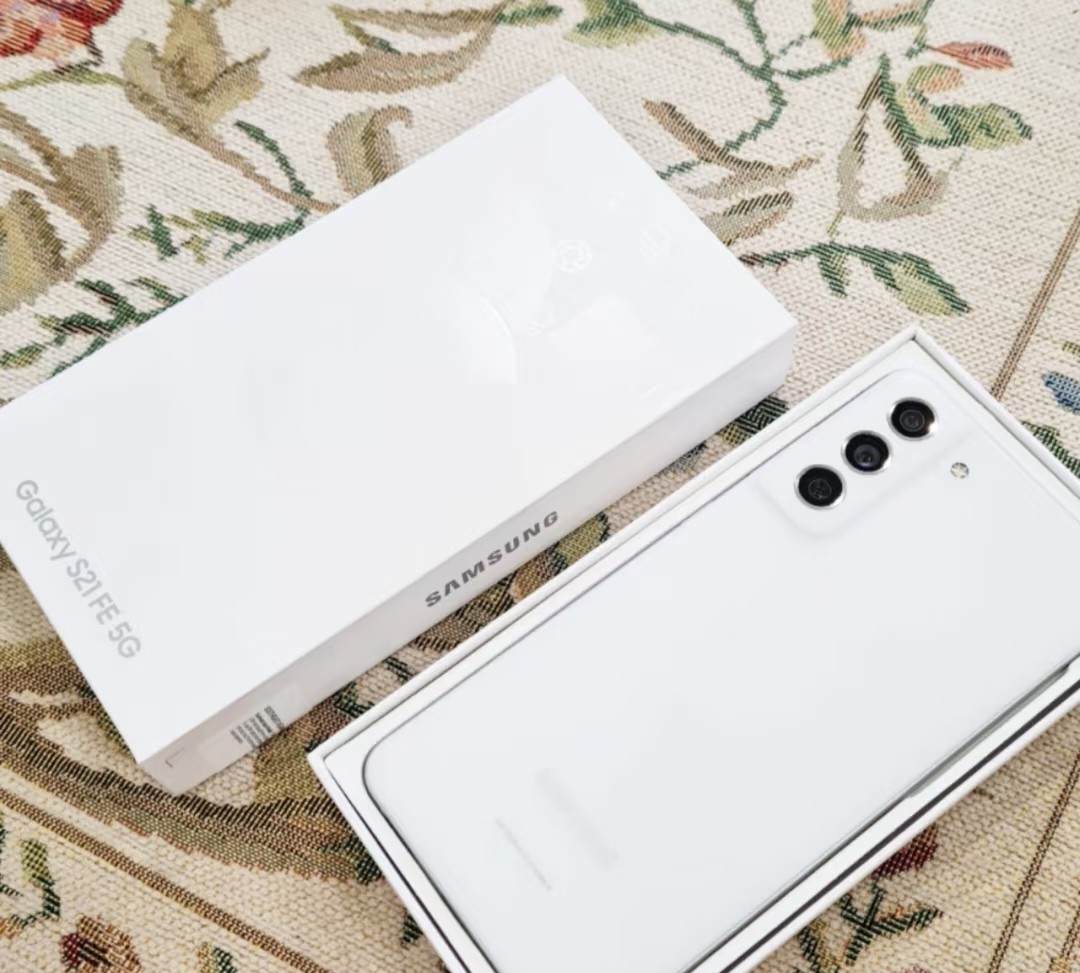 Samsung Galaxy S21 FE 5G 6.4" SM-G990B/DS 128/256GB Android Google Global Storage 128GB Model SM-G990U1 - Image 4