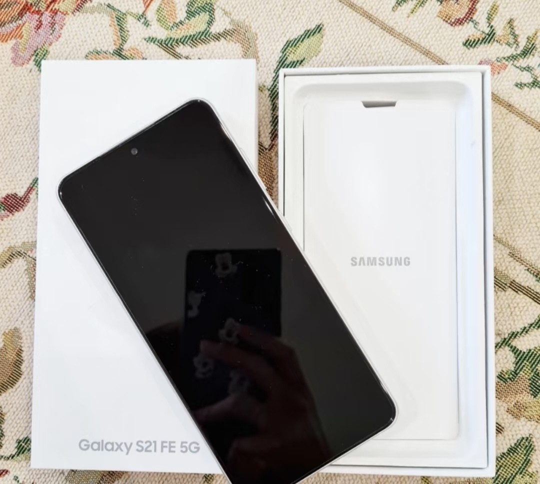 Samsung Galaxy S21 FE 5G 6.4" SM-G990B/DS 128/256GB Android Google Global Storage 128GB Model SM-G990U1 - Image 5