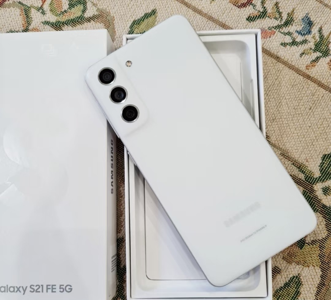 Samsung Galaxy S21 FE 5G 6.4" SM-G990B/DS 128/256GB Android Google Global Storage 128GB Model SM-G990U1 - Image 7