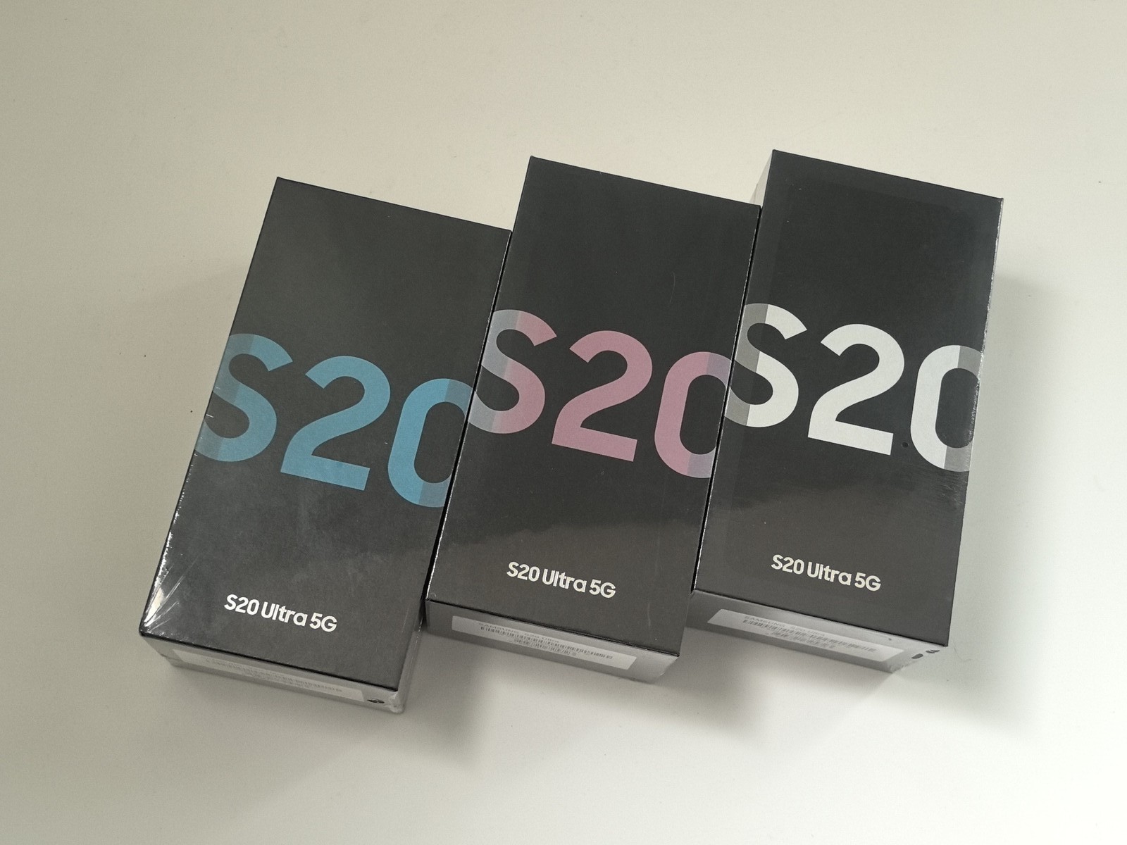 Samsung Galaxy S20 Ultra 5G G988U1 G988B G988B/DS 128GB 12GB RAM Color Random color Model SM-G988B/DS Storage Capacity 128GB - Image 3