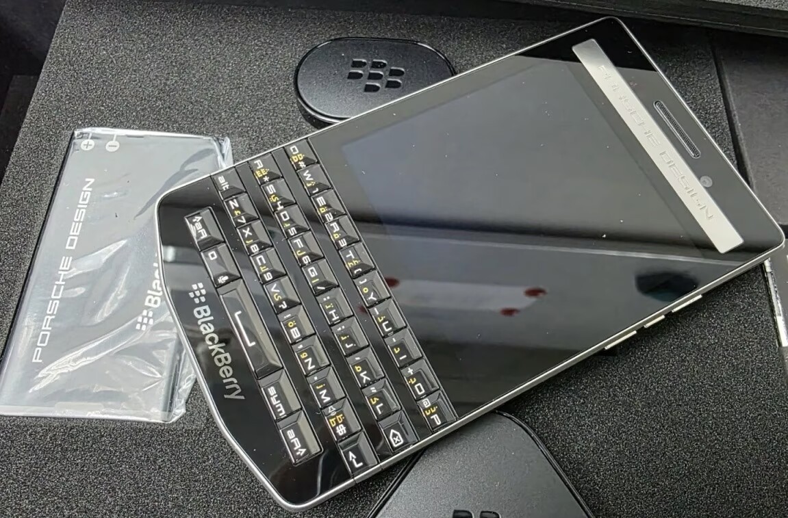 BlackBerry Porsche Design P9983 - 64 GB - Black smartphone Color Black - Image 12