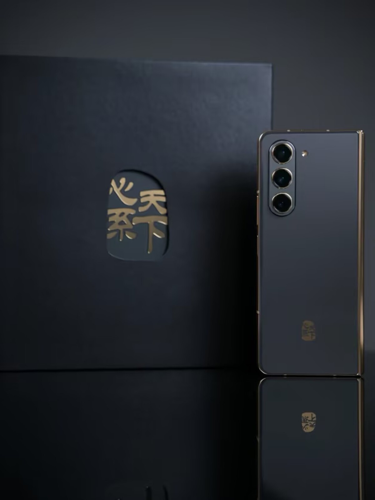 Samsung W24 5G SM-W9024 7.6" 50MP Snapdragon 8 Gen 2 SM8550-AB Foldable Google Color Random color Style Phone + Box + All accessories Storage Capacity 16+1TB - Image 4