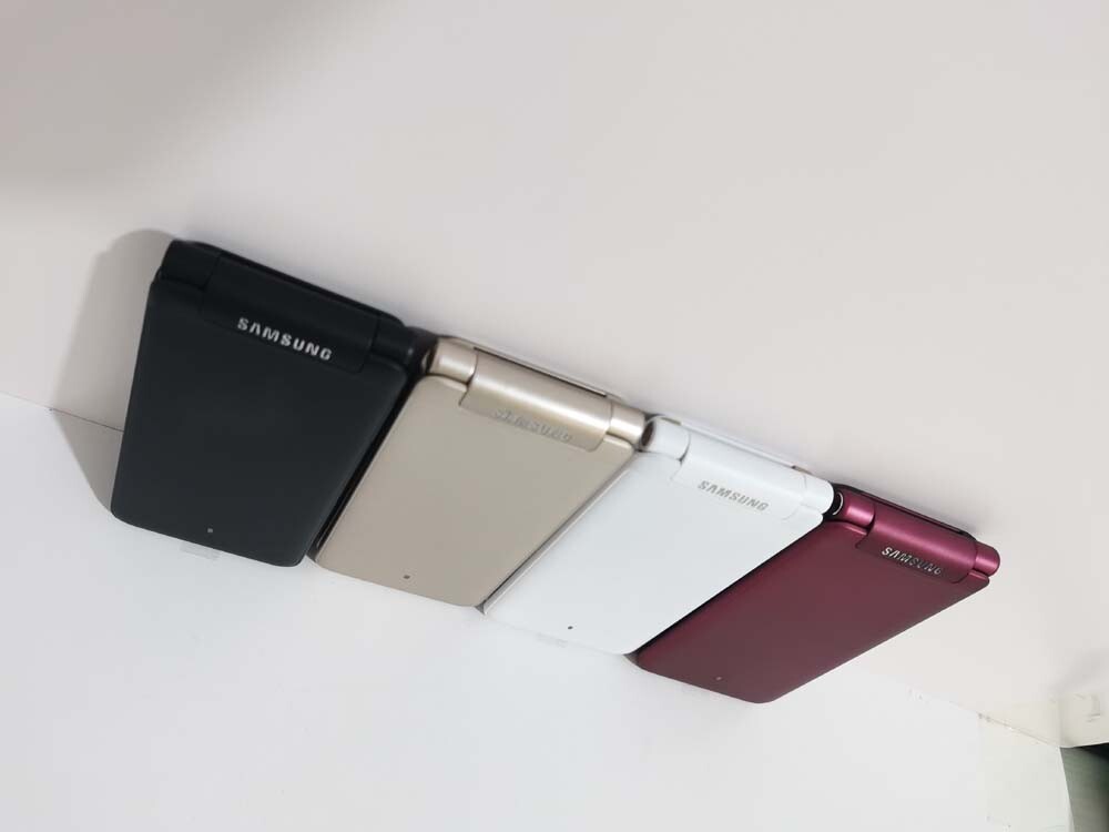 Samsung Galaxy Folder G1600 Dual SIM LTE Flip SmartPhone Unlocked Good Condition Color Burgundy battery 2 * batteries - Image 5