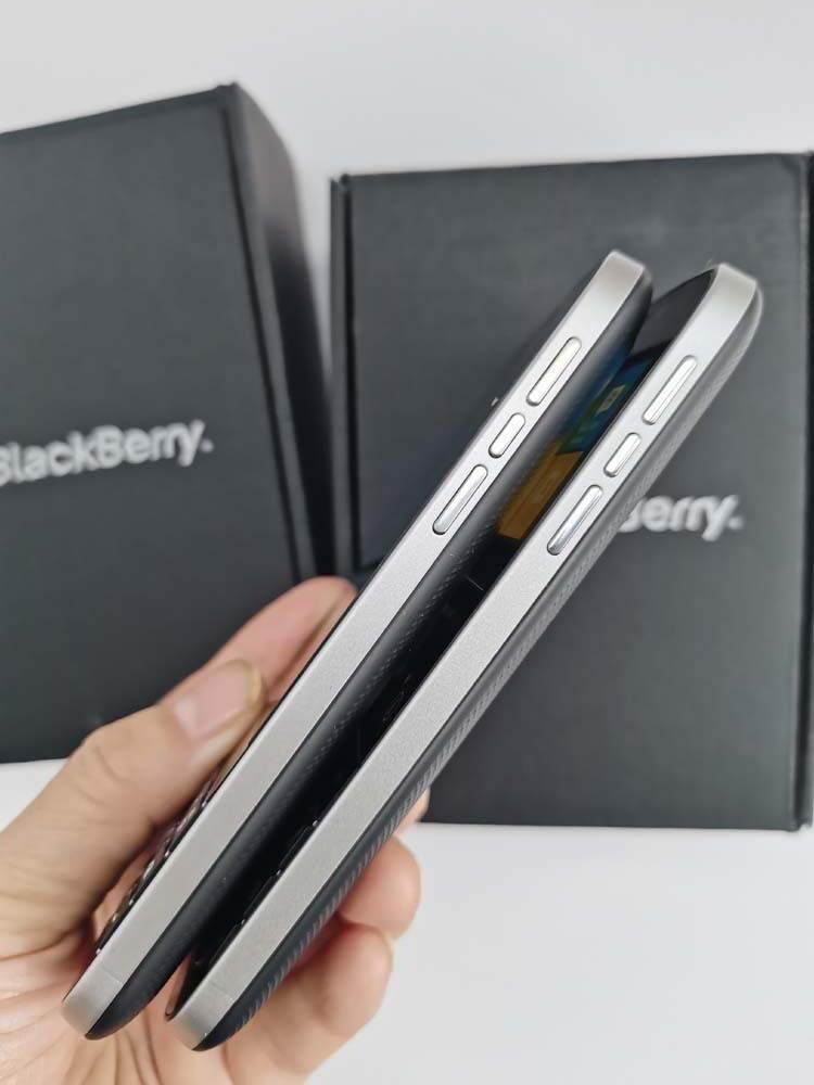 Original BlackBerry Classic Q20 Black white Unlocked 16GB Smartphone Color White - Image 13