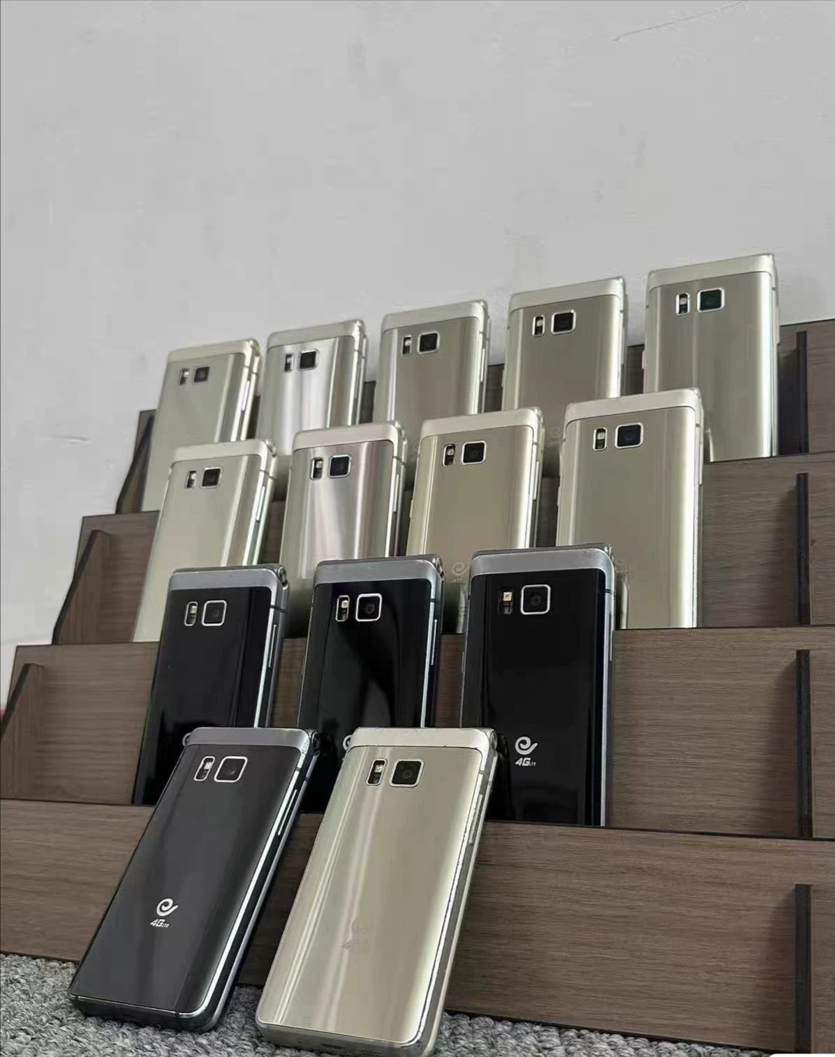 Samsung W2016 Android Unlocked 64GB SM-W2016 clamshell Phone C/N version Color Random color. Storage Capacity 64GB+3GB - Image 6