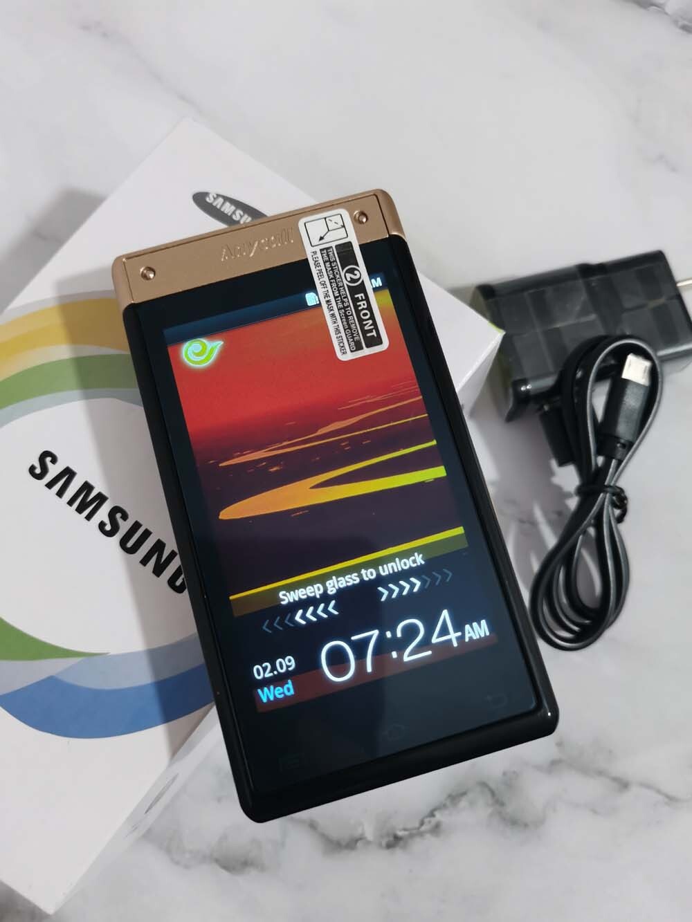 📱Unlocked Samsung SCH-W899 Android 8GB 3G GSM Flip Keynboard Phone Bundle Description W899