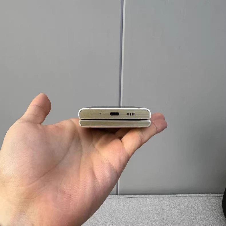 Samsung W2018 Android 64GB 4GB SM-W2018 Folding Business Smartphone Color Silver 256GB - Image 9