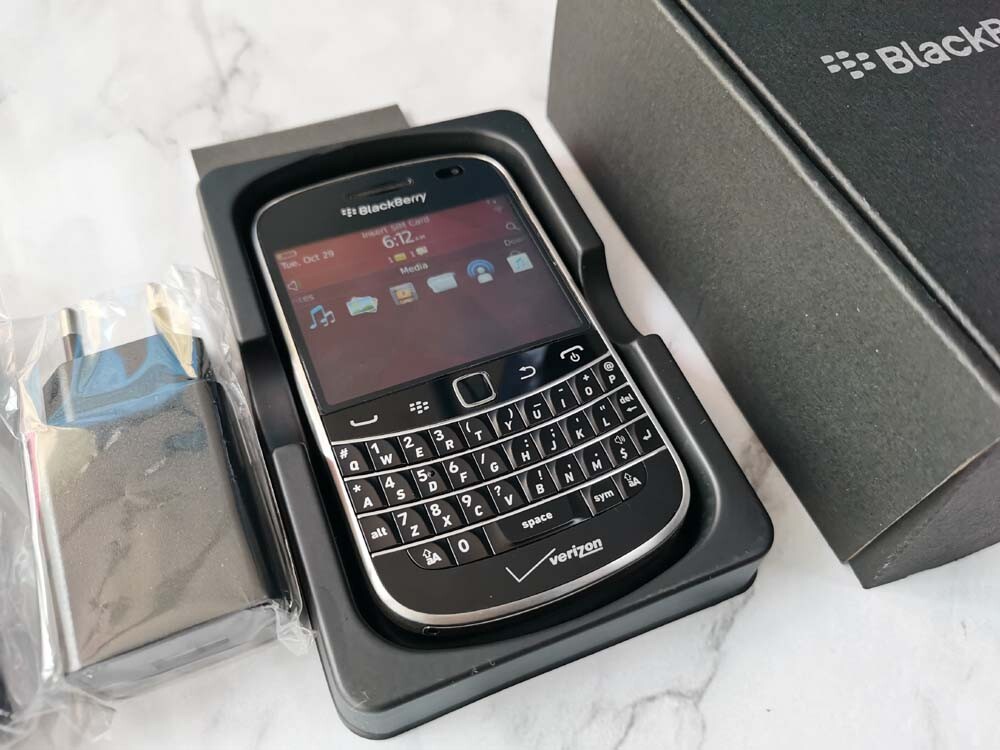 BLACKBERRY 9930 BOLD 8GB Phone Unlocked Black phone battery 2*batteries - Image 2