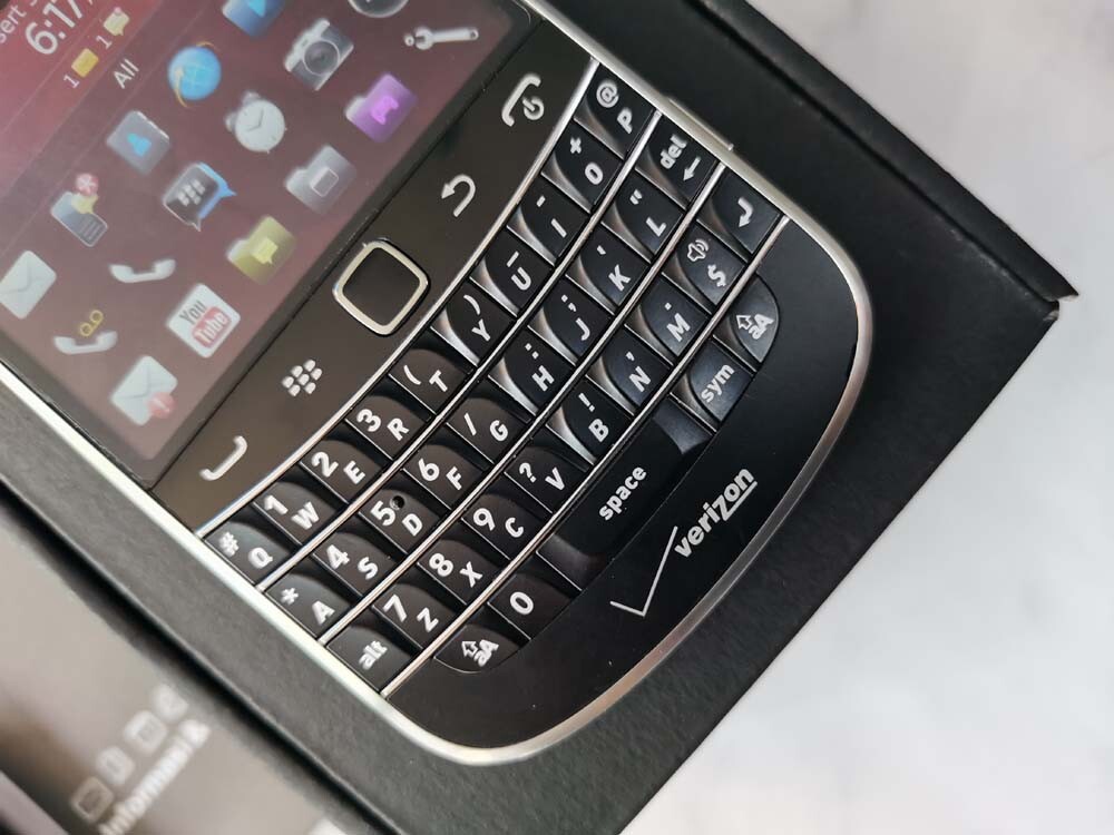 BLACKBERRY 9930 BOLD 8GB Phone Unlocked Black phone battery 2*batteries - Image 7