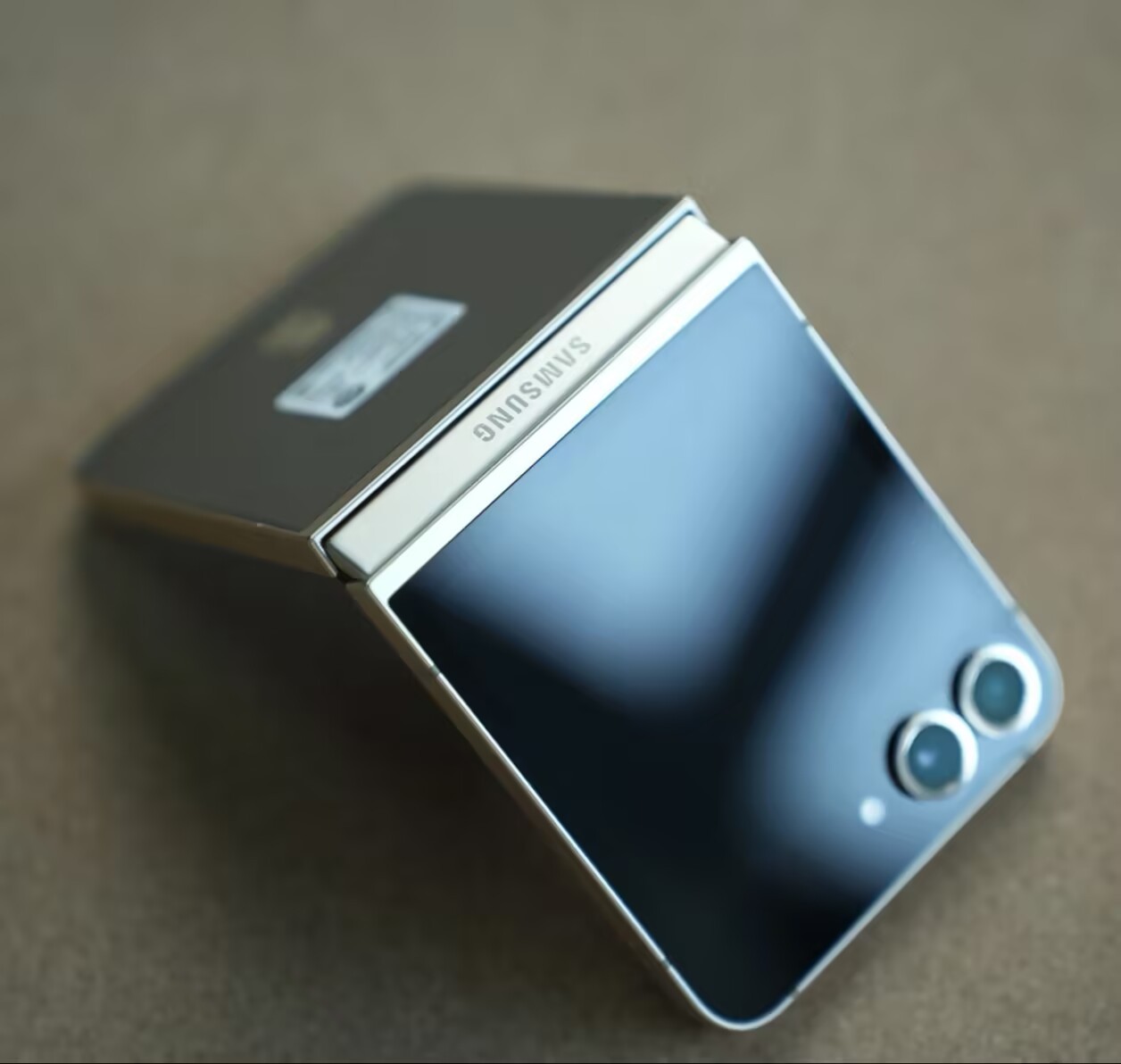 Samsung W25 Flip 5G 6.7" 50MP Snapdragon 8 Gen 3 SM8650 Foldable Google Color Random color Storage Capacity 16+512GB - Image 5