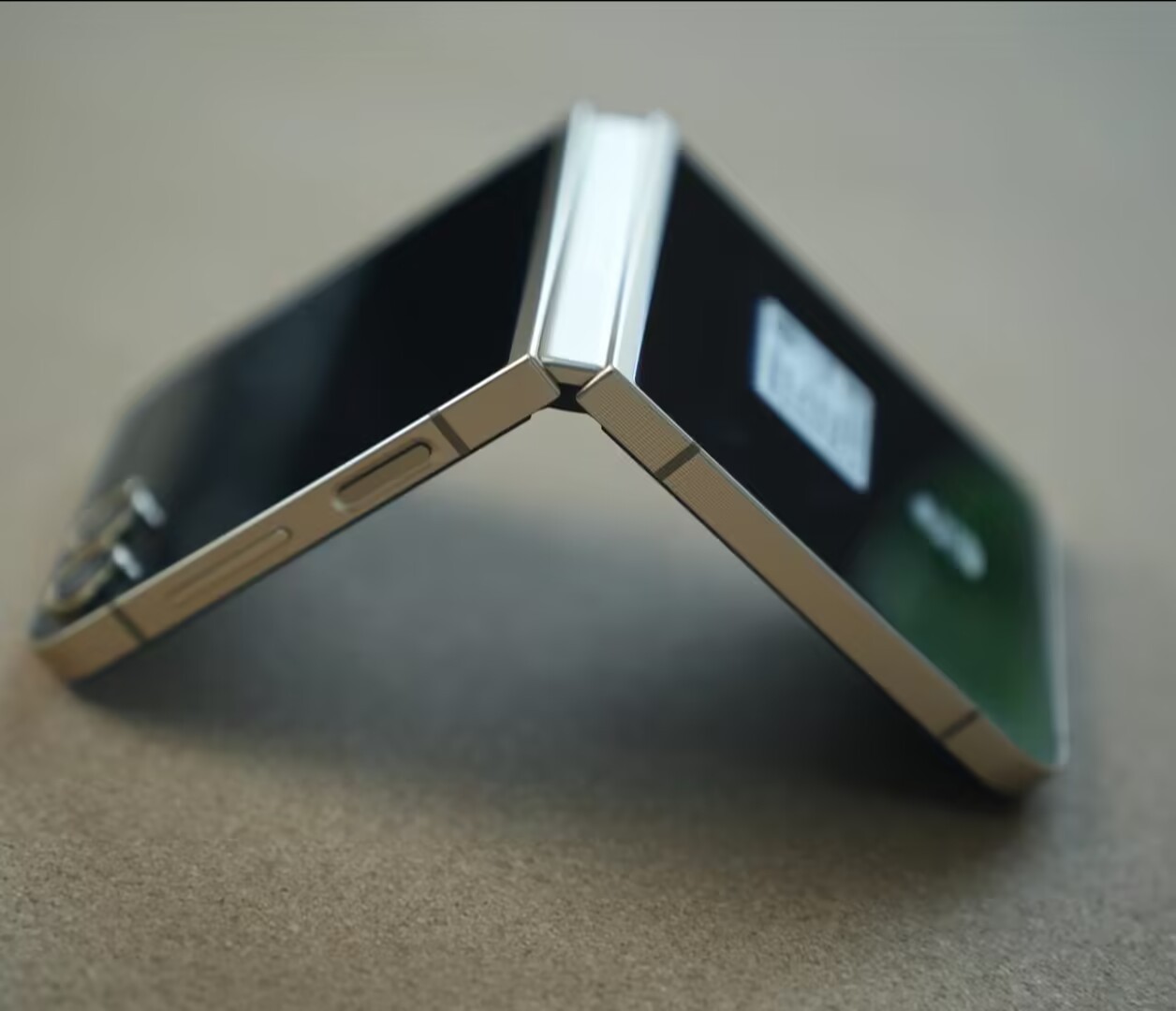 Samsung W25 Flip 5G 6.7" 50MP Snapdragon 8 Gen 3 SM8650 Foldable Google Color Random color Storage Capacity 16+512GB - Image 8