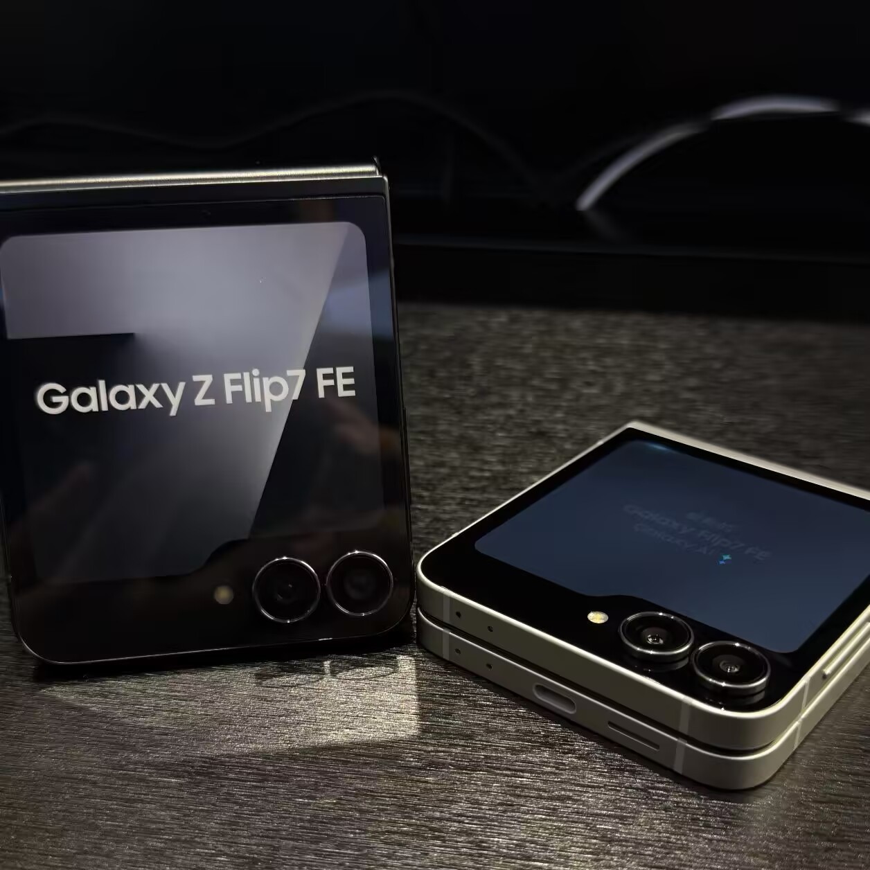 Samsung Galaxy Z Flip7 FE 5G 6.7" 50MP Exynos 2400 4000mAh Android Google Color Random color Storage Capacity 8+256GB