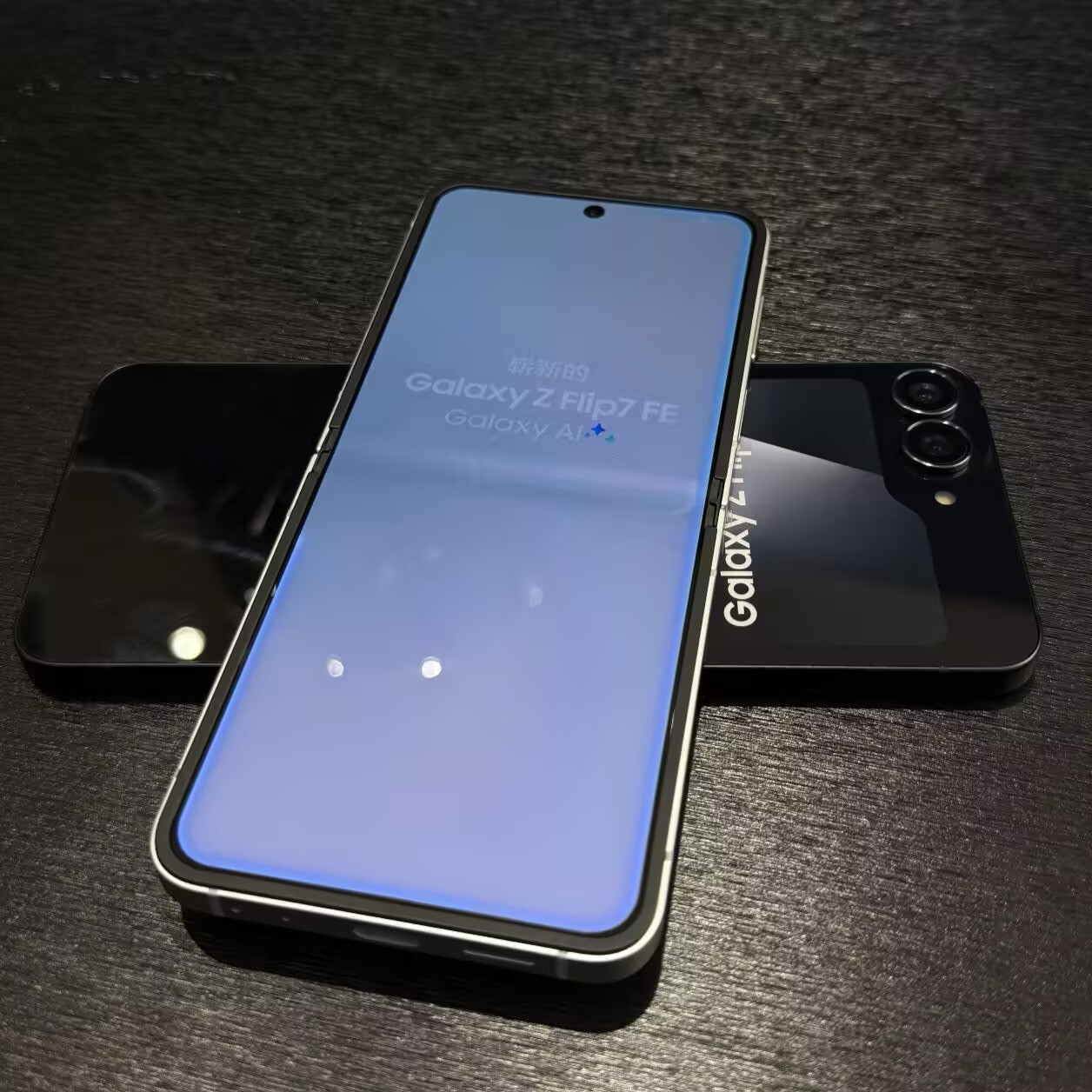 Samsung Galaxy Z Flip7 FE 5G 6.7" 50MP Exynos 2400 4000mAh Android Google Color Random color Storage Capacity 8+256GB - Image 2