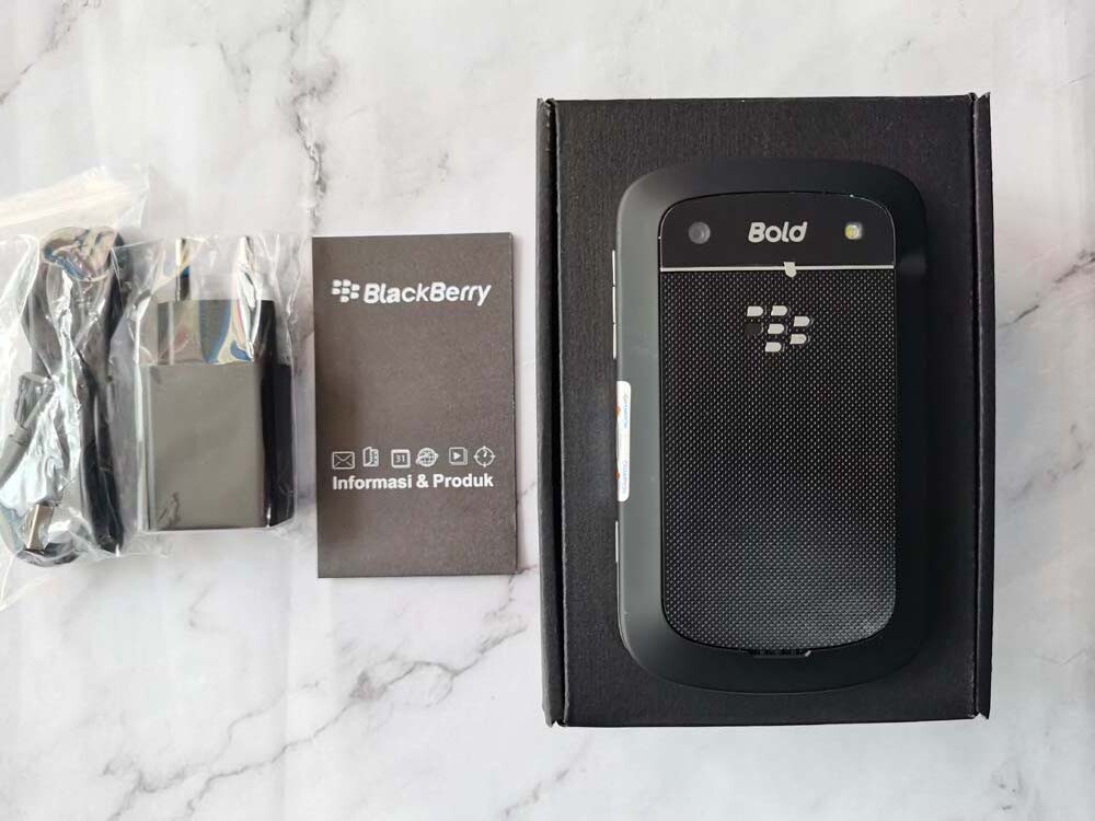 BLACKBERRY 9930 BOLD 8GB Phone Unlocked Black phone battery 2*batteries - Image 10