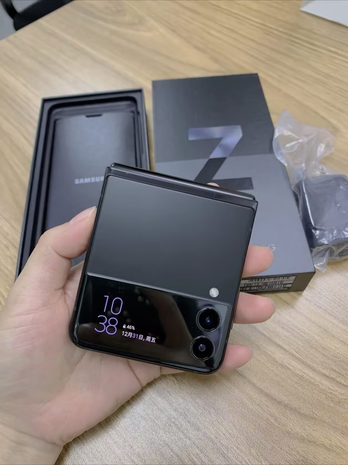 Global Samsung Galaxy Z Flip3 5G 6.7" 12MP Snapdragon 888 5G Android Google Color Random color Storage Capacity 8+128GB - Image 4