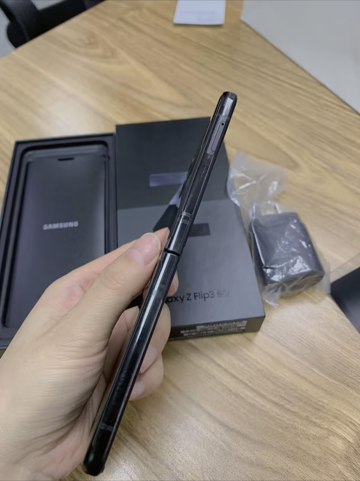 Global Samsung Galaxy Z Flip3 5G 6.7" 12MP Snapdragon 888 5G Android Google Color Random color Storage Capacity 8+128GB - Image 6