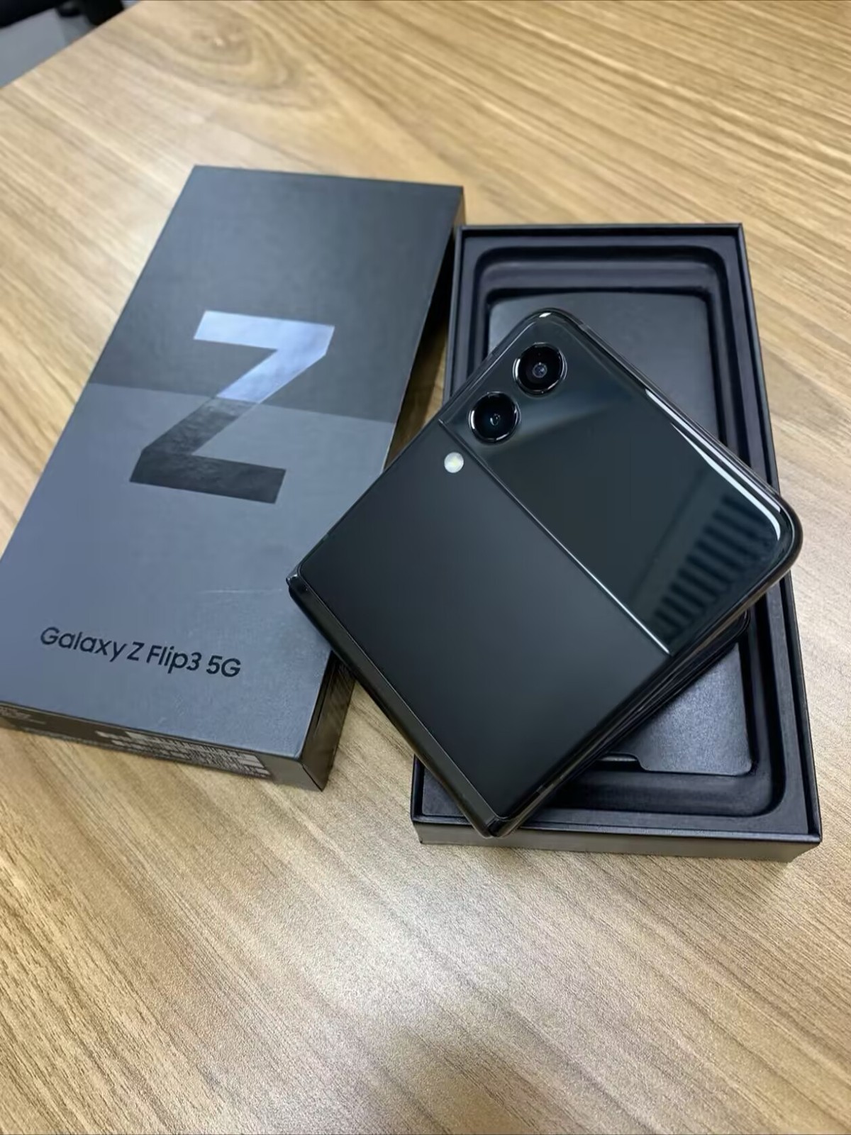 Global Samsung Galaxy Z Flip3 5G 6.7" 12MP Snapdragon 888 5G Android Google Color Random color Storage Capacity 8+128GB - Image 7