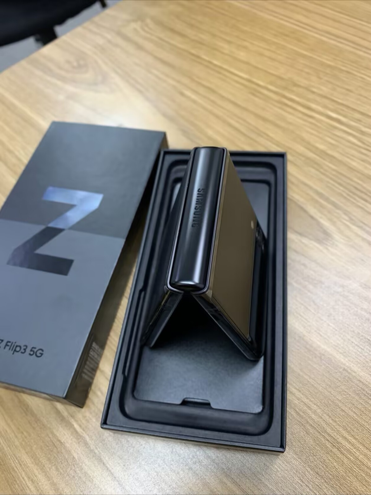 Global Samsung Galaxy Z Flip3 5G 6.7" 12MP Snapdragon 888 5G Android Google Color Random color Storage Capacity 8+128GB - Image 8