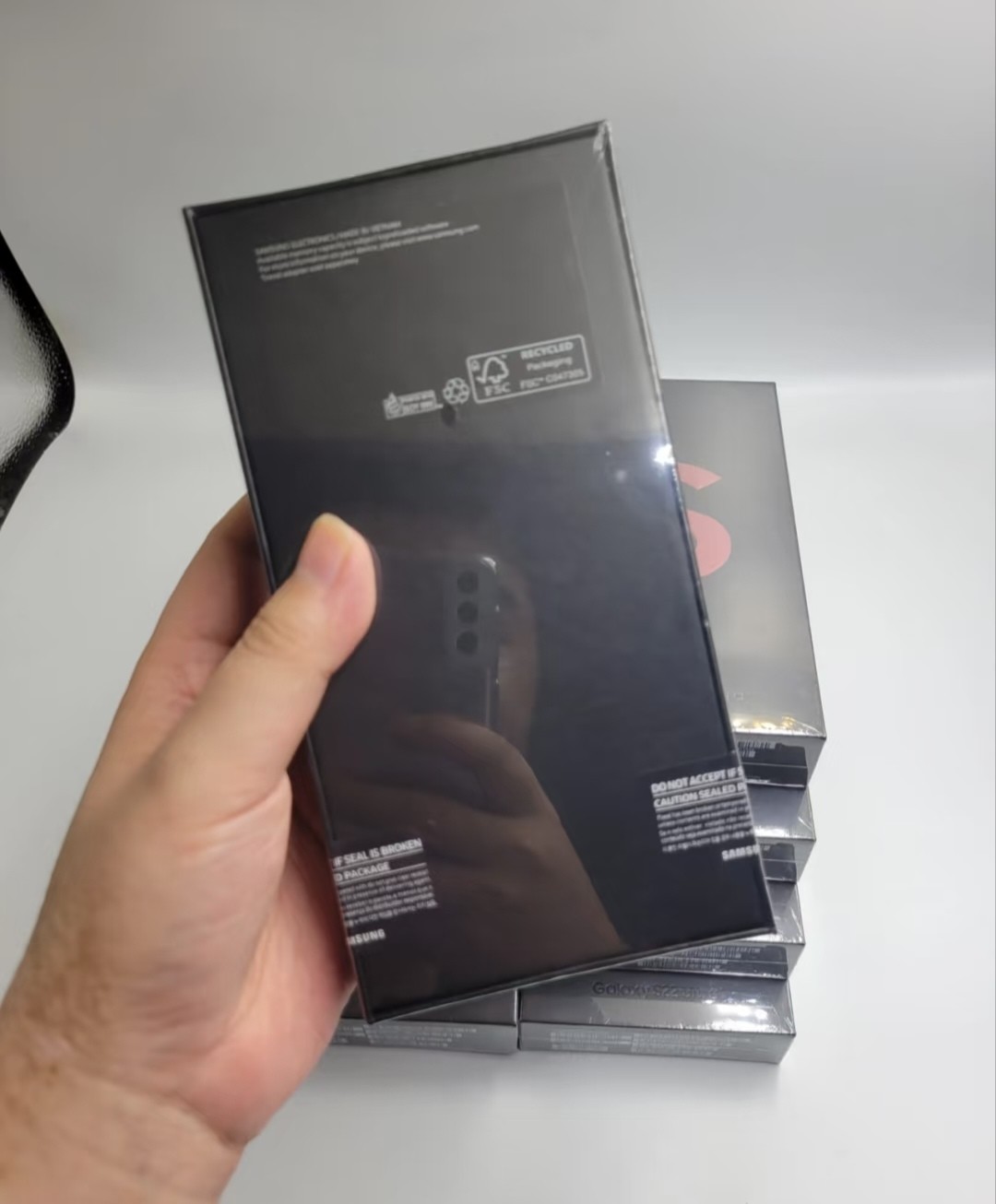 NEW Samsung Galaxy S22 Ultra 5G SM-S908B/DS (International) 128GB Unlocked Storage 8GB+128GB