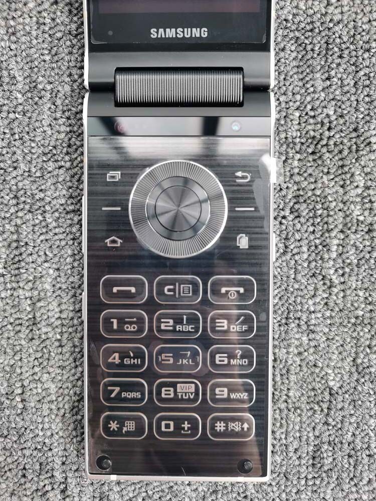Samsung W2018 Android 4G (GSM and GSM) Clamshell Phone 256GB Color Silver - Image 9