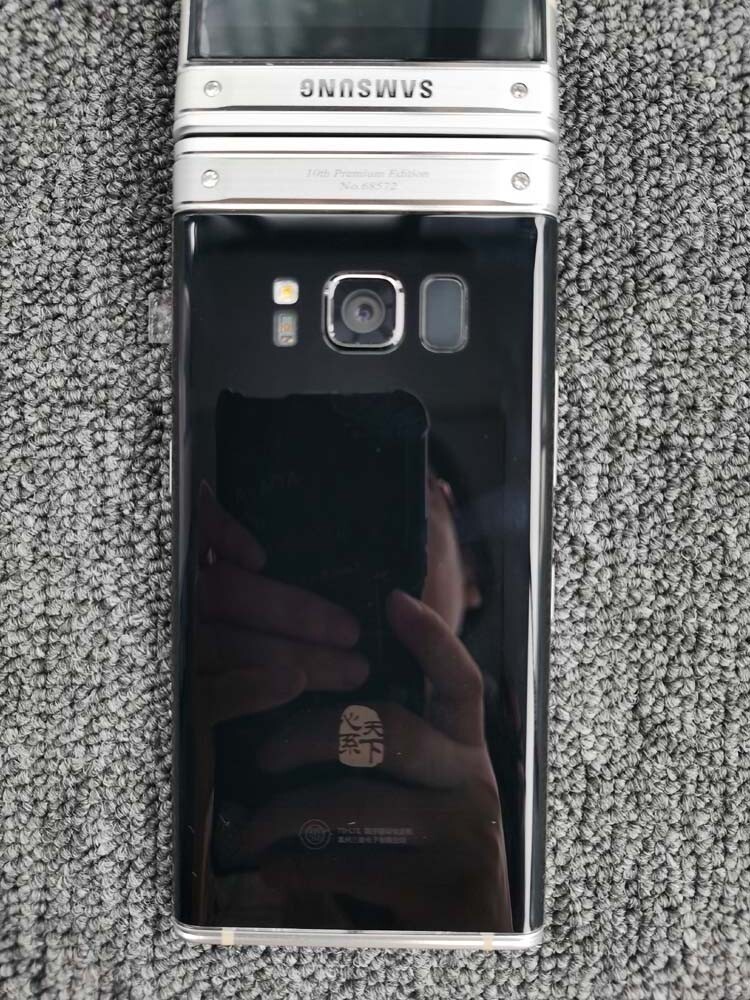Samsung W2018 Android 4G (GSM and GSM) Clamshell Phone 256GB Color Silver - Image 13