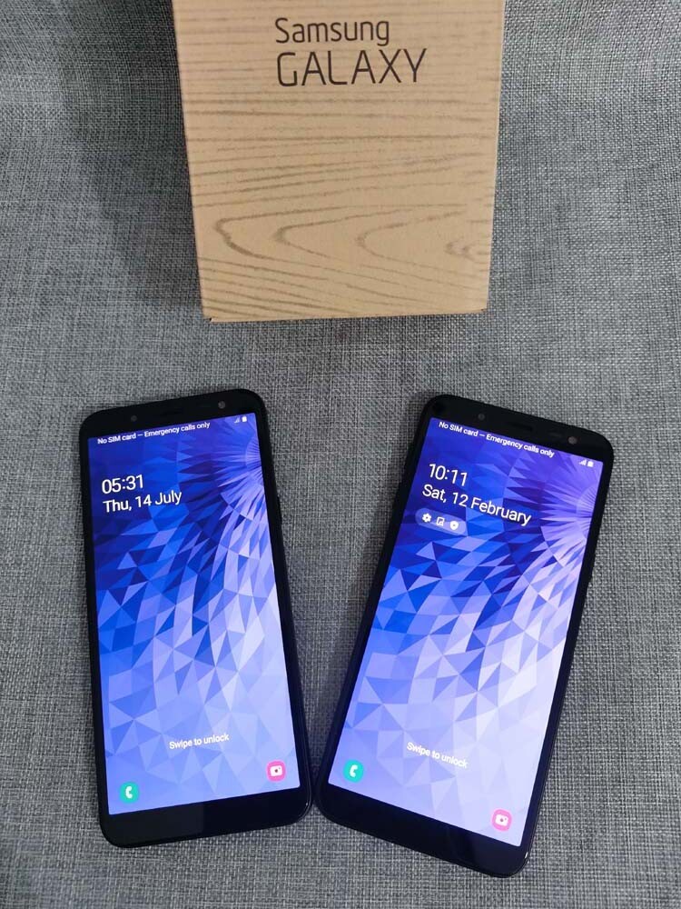 Global Samsung Galaxy J6 J600F Android 8.0 32GB Google Unlocked 4G Smartphone Color Random color Model J600F Style Mobile phone + charger