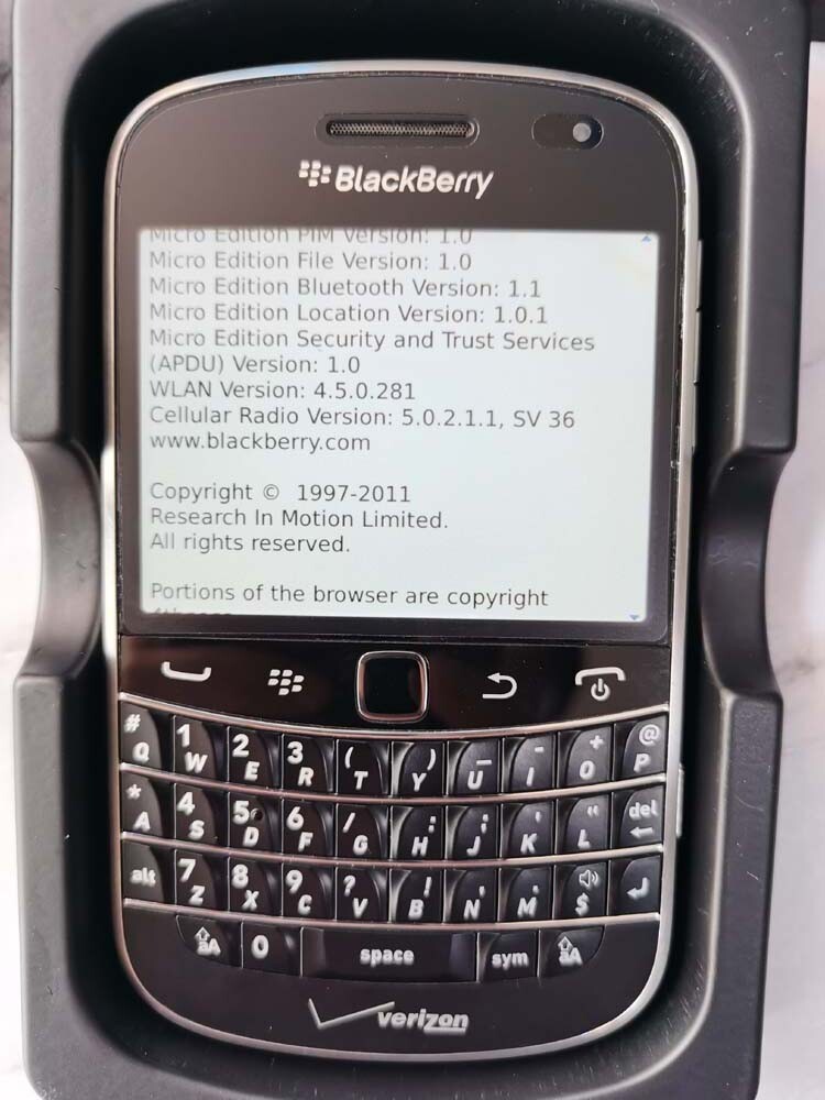 BLACKBERRY 9930 BOLD 8GB Phone Unlocked Black phone battery 2*batteries - Image 17
