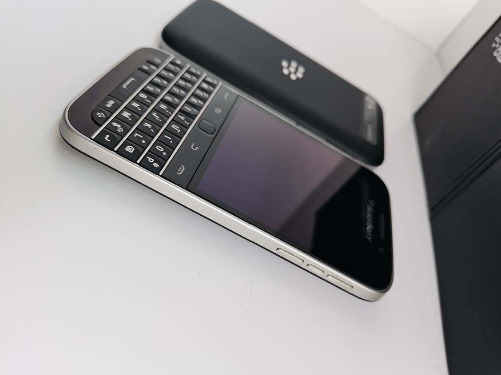 Original Unlocked - BlackBerry Classic Q20 - 16GB Keyboard Smartphone Color White - Image 6