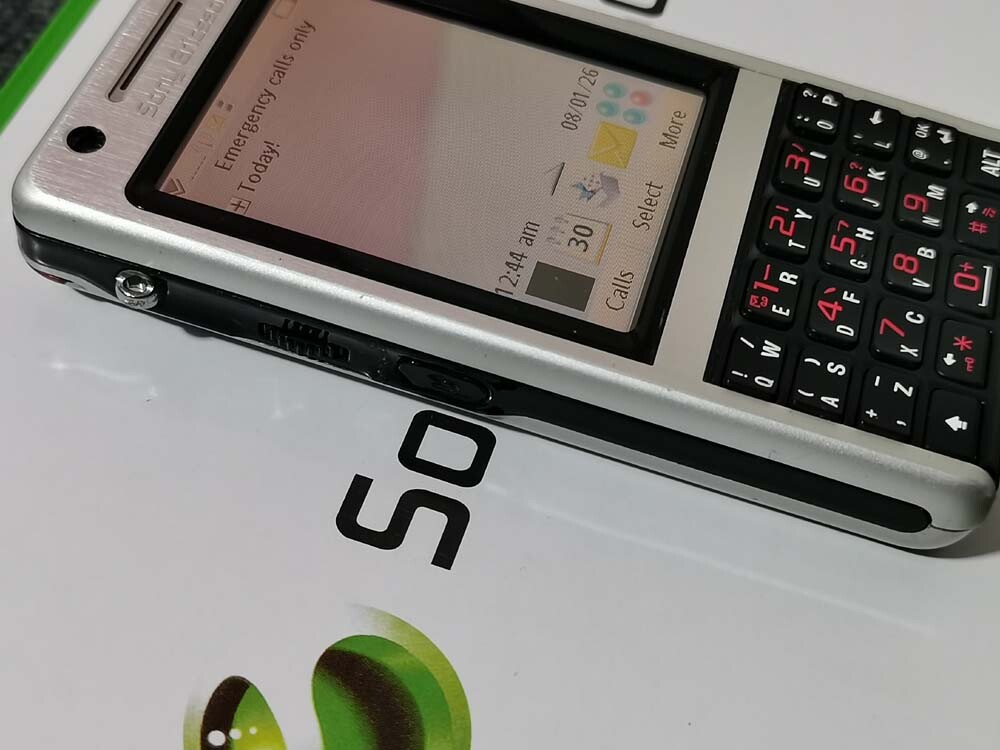 Sony Ericsson P1 P1i UMTS Unlocked 2G 3G 3MP 2.6" Smartphone - Silver Black battery 1*battery - Image 6