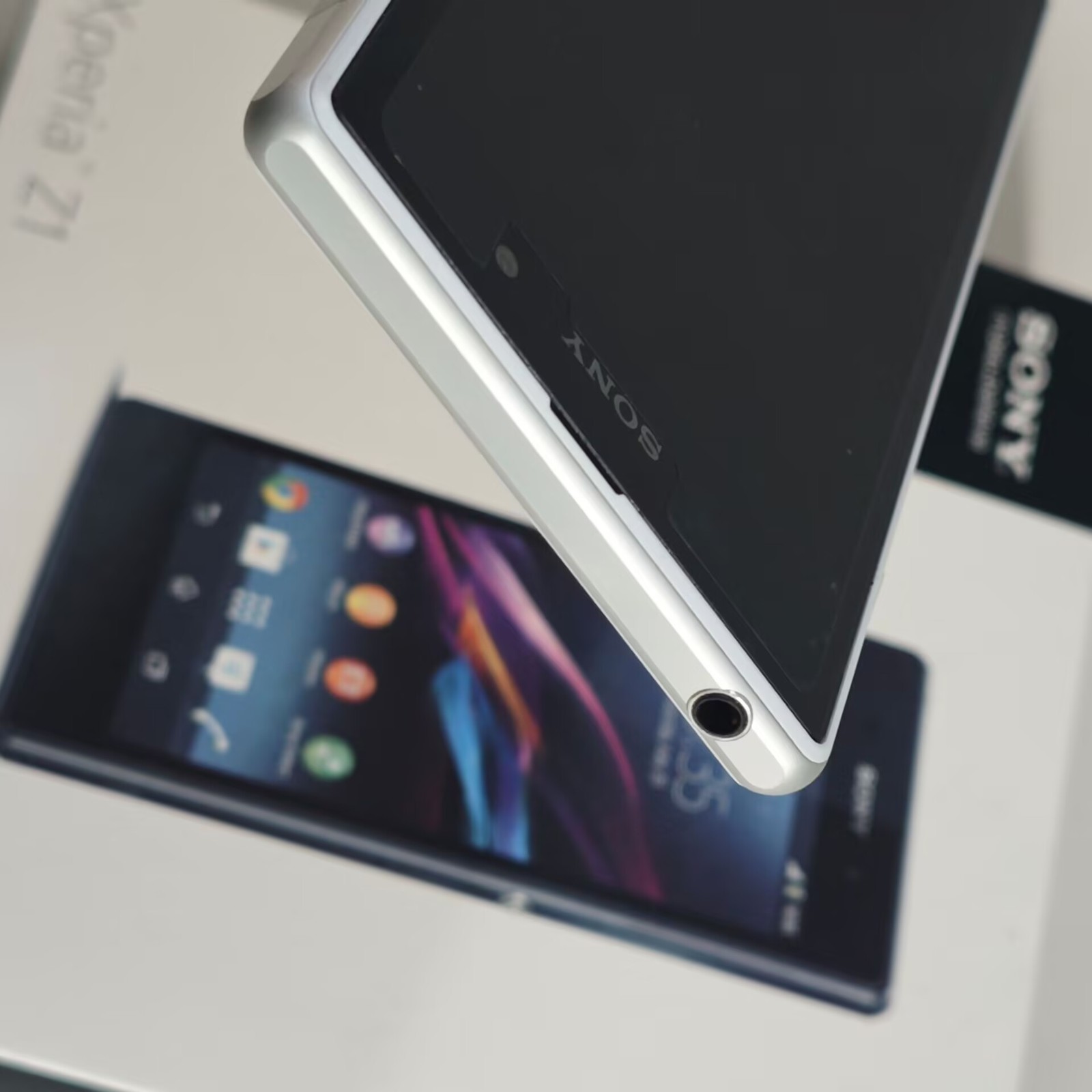 Sony Xperia Z1 16GB - (Unlocked) Smartphone Single Sim Android mobile - Image 10