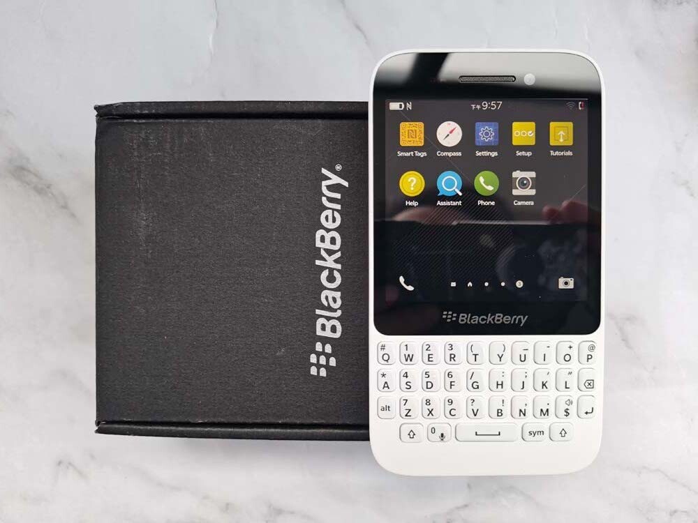 BlackBerry Q5 Unlocked 4G WiFi LTE 8GB 5MP QWERTY keyboard Cellphone (SQR100-1) Color White - Image 2