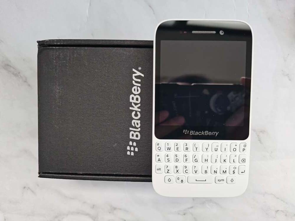 BlackBerry Q5 Unlocked 4G WiFi LTE 8GB 5MP QWERTY keyboard Cellphone (SQR100-1) Color White - Image 6