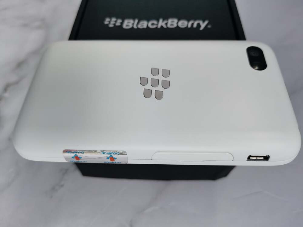 BlackBerry Q5 Unlocked 4G WiFi LTE 8GB 5MP QWERTY keyboard Cellphone (SQR100-1) Color White - Image 10