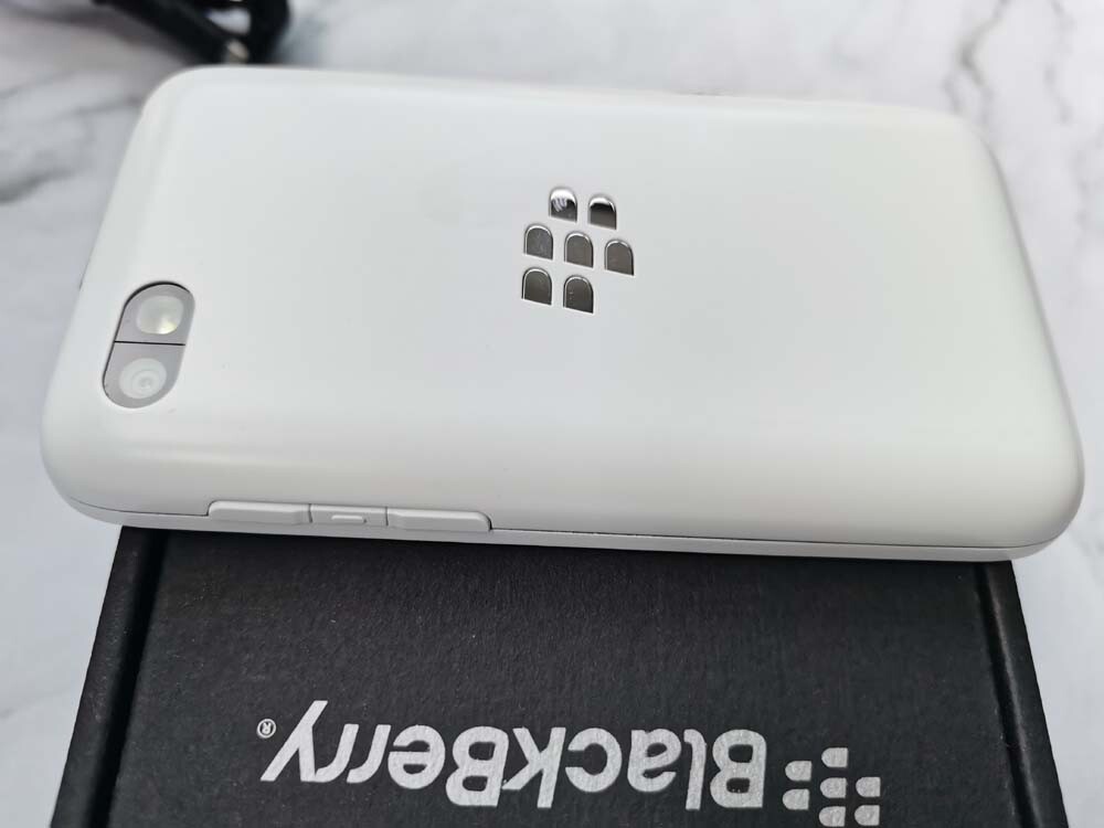 BlackBerry Q5 Unlocked 4G WiFi LTE 8GB 5MP QWERTY keyboard Cellphone (SQR100-1) Color White - Image 11