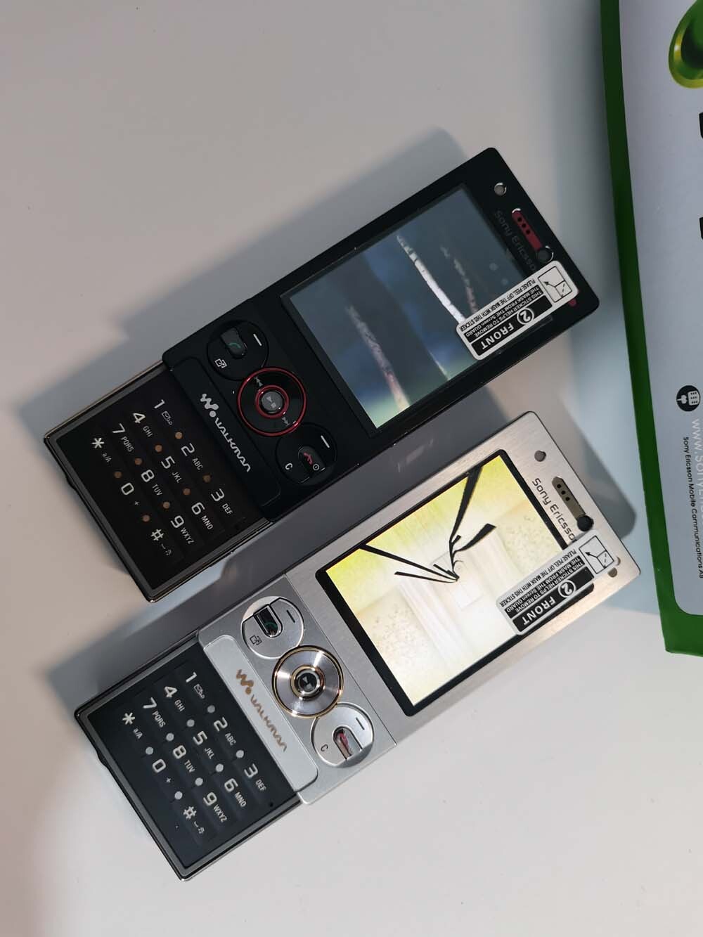 Unlocked Sony Ericsson W705 3G networks Working well Black & Silver Bundle Description 1 battery Color Black - Image 4
