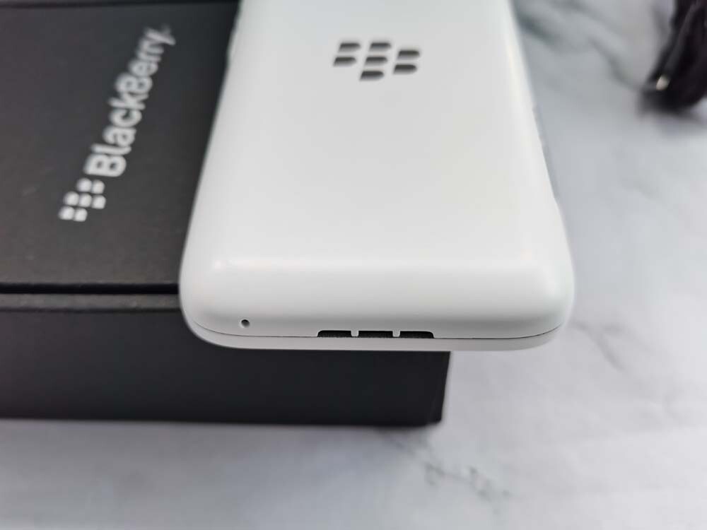 BlackBerry Q5 Unlocked 4G WiFi LTE 8GB 5MP QWERTY keyboard Cellphone (SQR100-1) Color White - Image 14