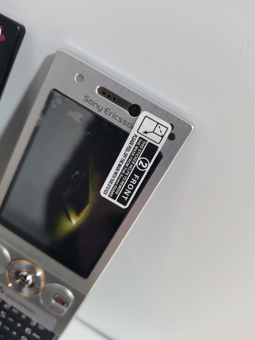 Unlocked Sony Ericsson W705 3G networks Working well Black & Silver Bundle Description 1 battery Color Black - Image 8