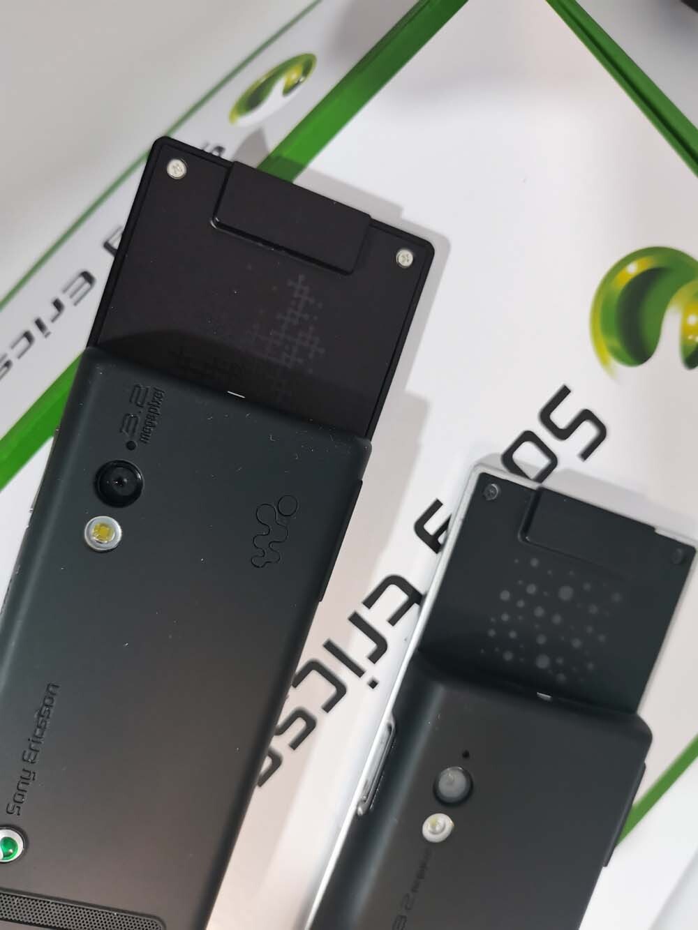 Unlocked Sony Ericsson W705 3G networks Working well Black & Silver Bundle Description 1 battery Color Black - Image 11