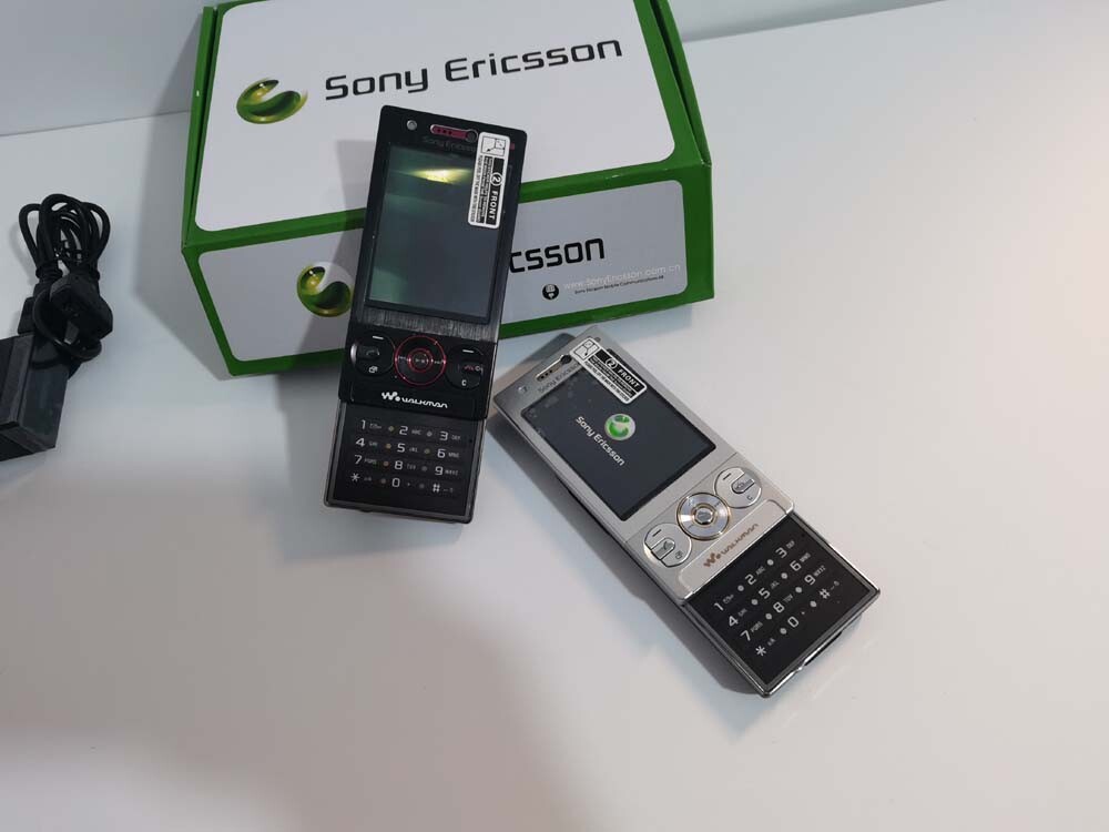 Unlocked Sony Ericsson W705 3G networks Working well Black & Silver Bundle Description 1 battery Color Black - Image 13
