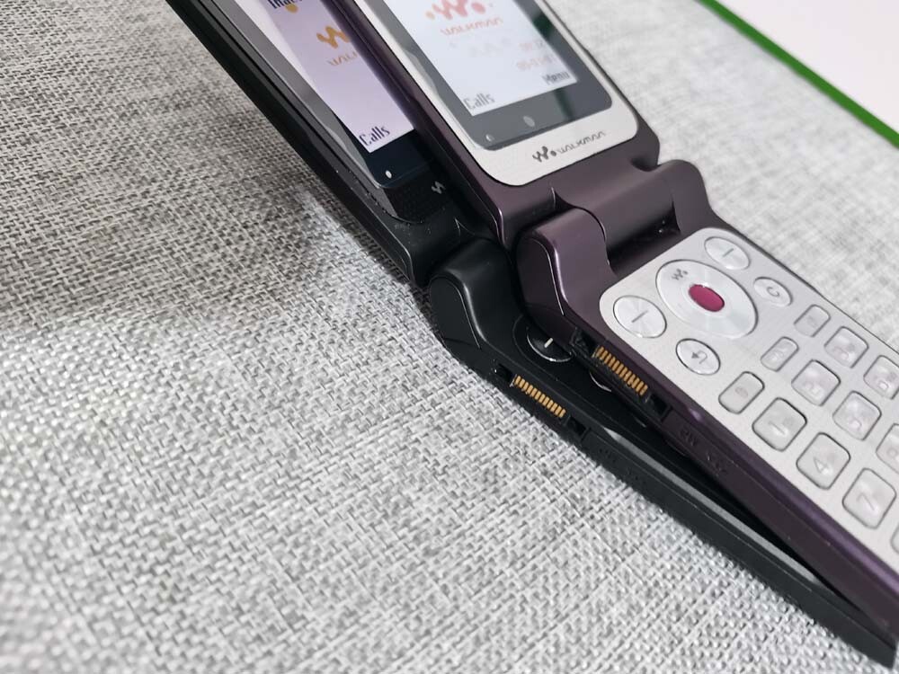 Sony Ericsson W380i 14MB 2G GSM Mini-SIM clamshell Keyboard Cellphone (Unlocked) Bundle Description 1 * battery Color Purple - Image 6