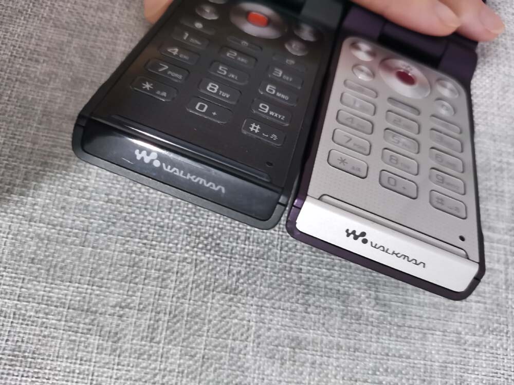 Sony Ericsson W380i 14MB 2G GSM Mini-SIM clamshell Keyboard Cellphone (Unlocked) Bundle Description 1 * battery Color Purple - Image 7