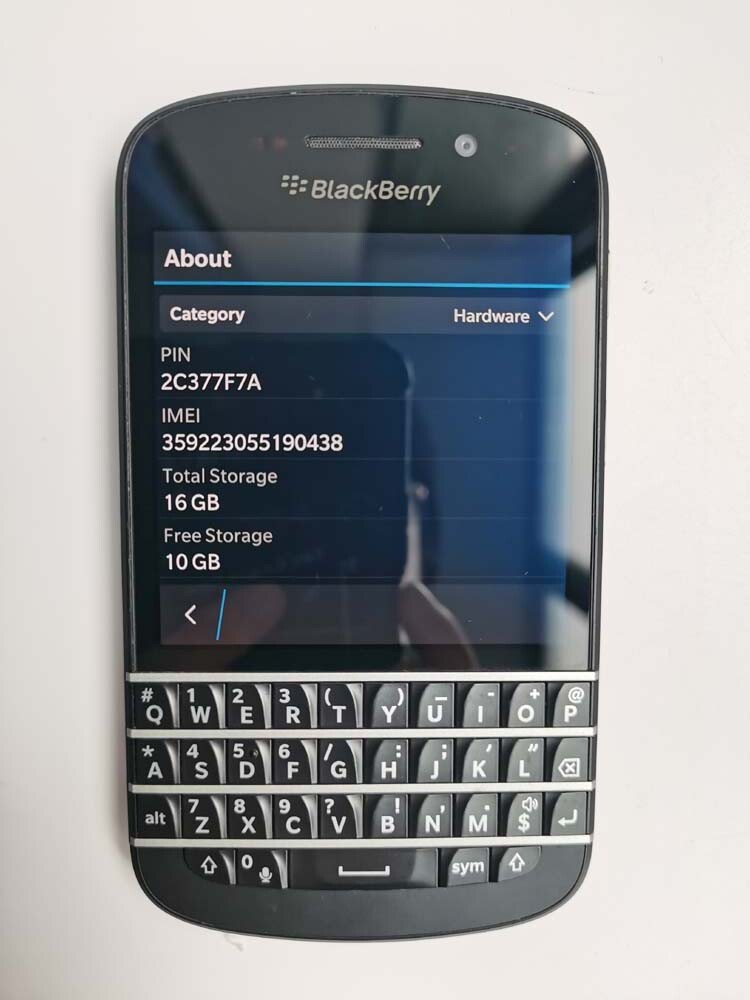 BlackBerry Q10 - Unlocked 8MP 4G 16GB storage OS10 Cellphone (Verizon Wireless) Color White Battery 2 * batteries - Image 8